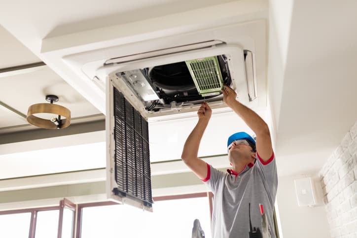 Air conditioner installer